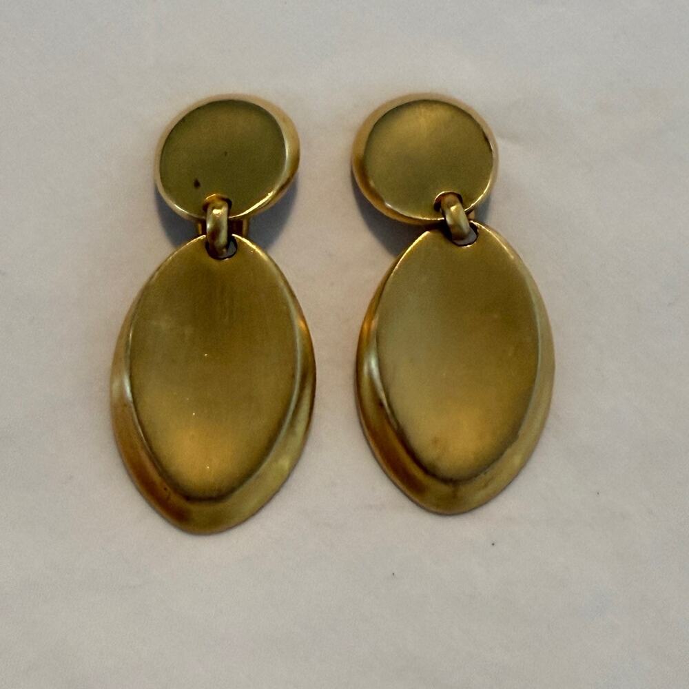 Clara Kasavina Studio *Vintage* Gold-toned drop clip-on earrings
